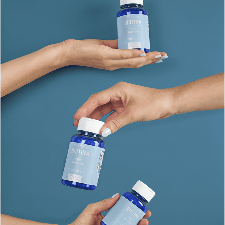 frascos de vitaminas biotina fynutrition